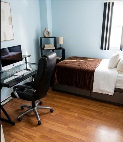 Tiny photo for 11 Rockne St new sprinsville, FL 10314 (MLS # A11997750)