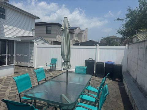 Tiny photo for 11 Rockne St new sprinsville, FL 10314 (MLS # A11997750)