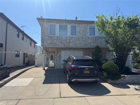 Tiny photo for 11 Rockne St new sprinsville, FL 10314 (MLS # A11997750)