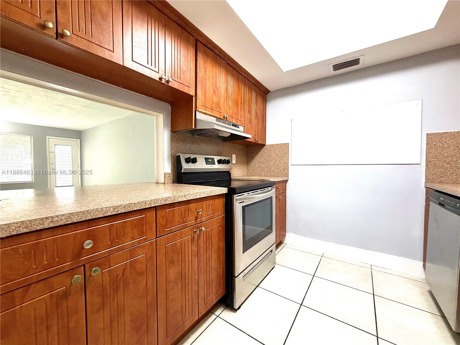 SUTTON HOUSE CONDO - Residential Lease