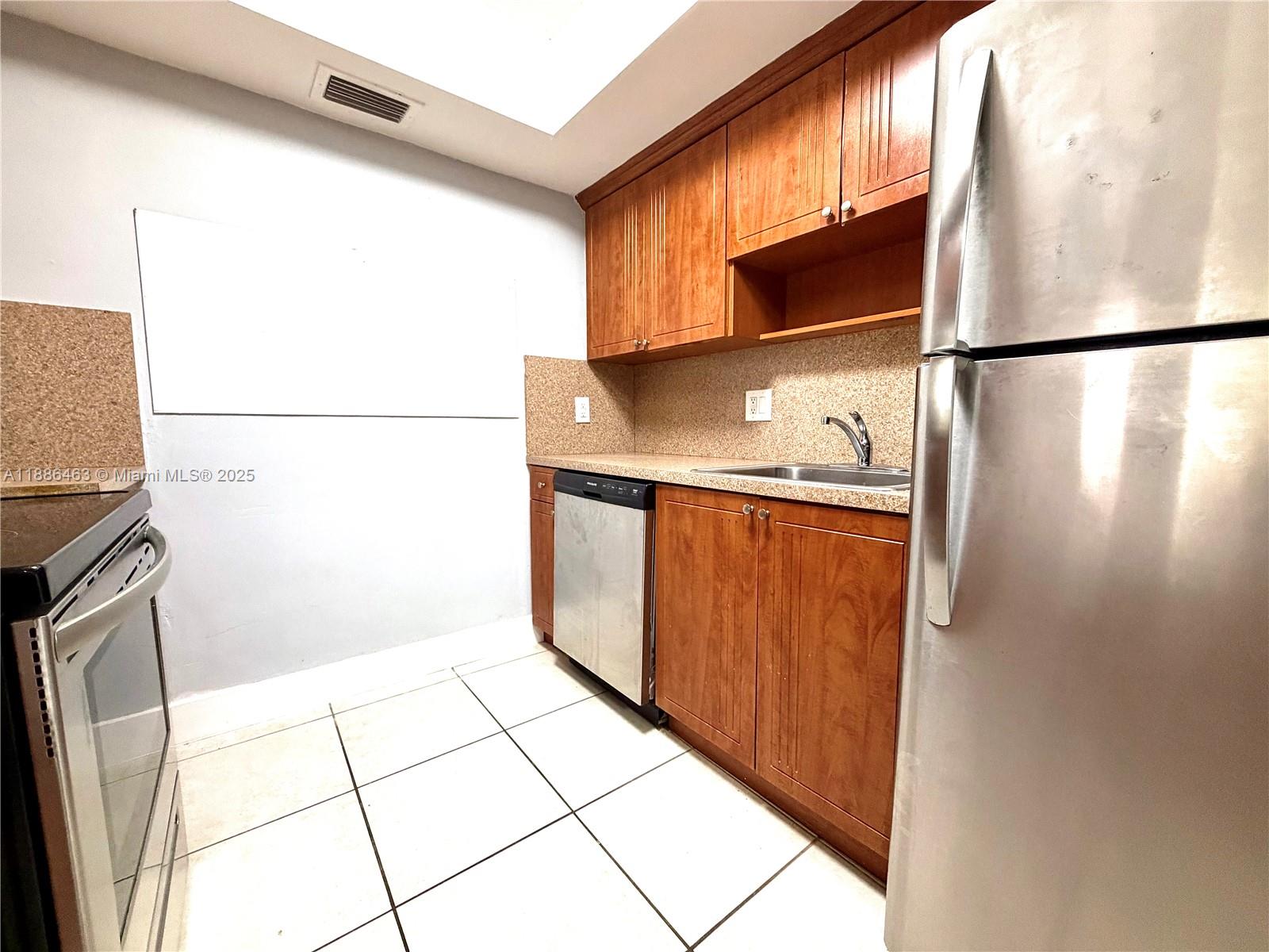 SUTTON HOUSE CONDO - Residential Lease
