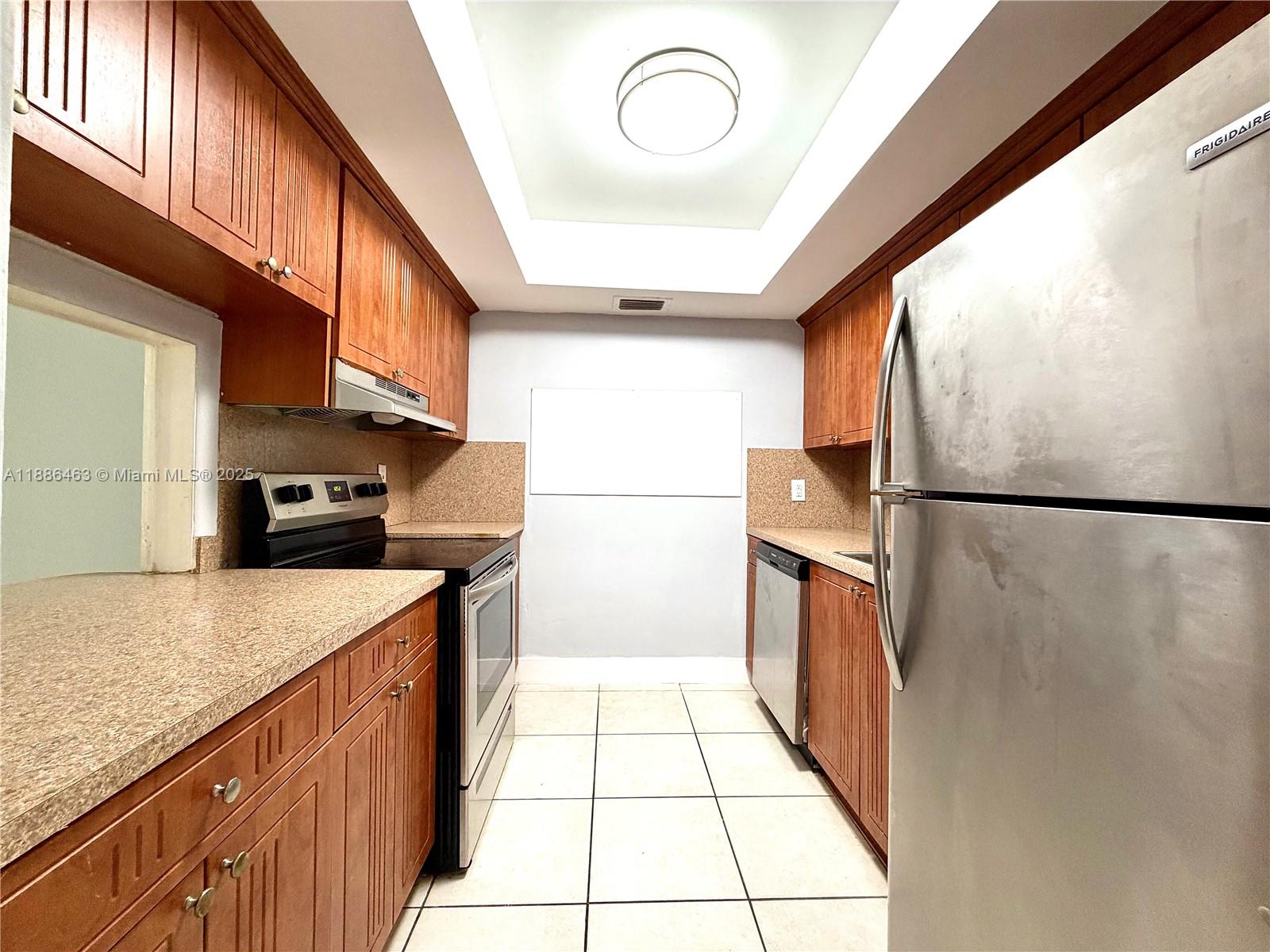 SUTTON HOUSE CONDO - Residential Lease