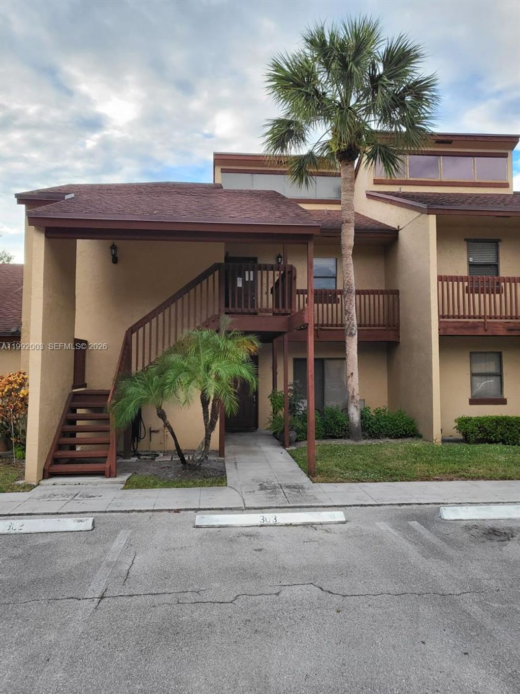 Photo of 302 Lakeview Dr #E, Royal Palm Beach, FL 33411 (MLS # A11992003)
