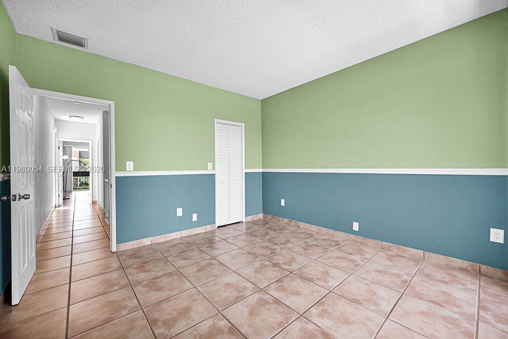 OAKVIEW CONDO NO 2 - Residential