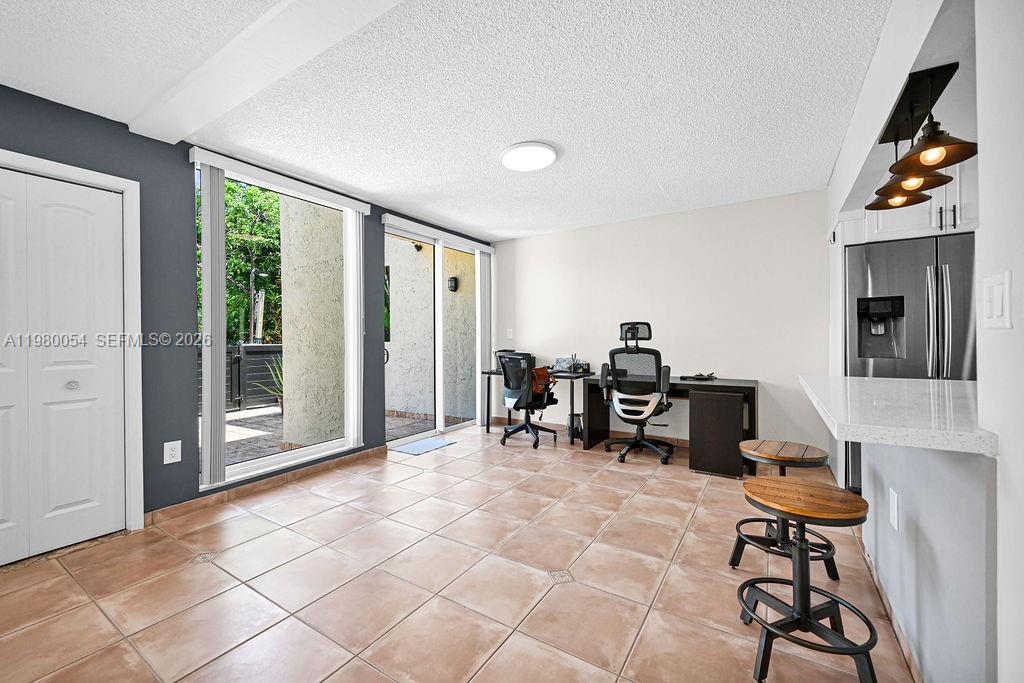 OAKVIEW CONDO NO 2 - Residential