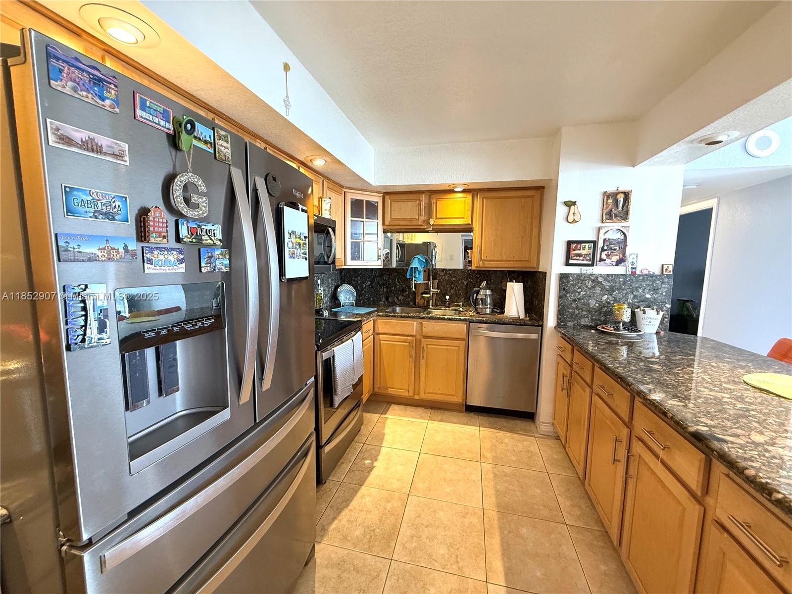 ADMIRALS PORT CONDO WEST - Residential