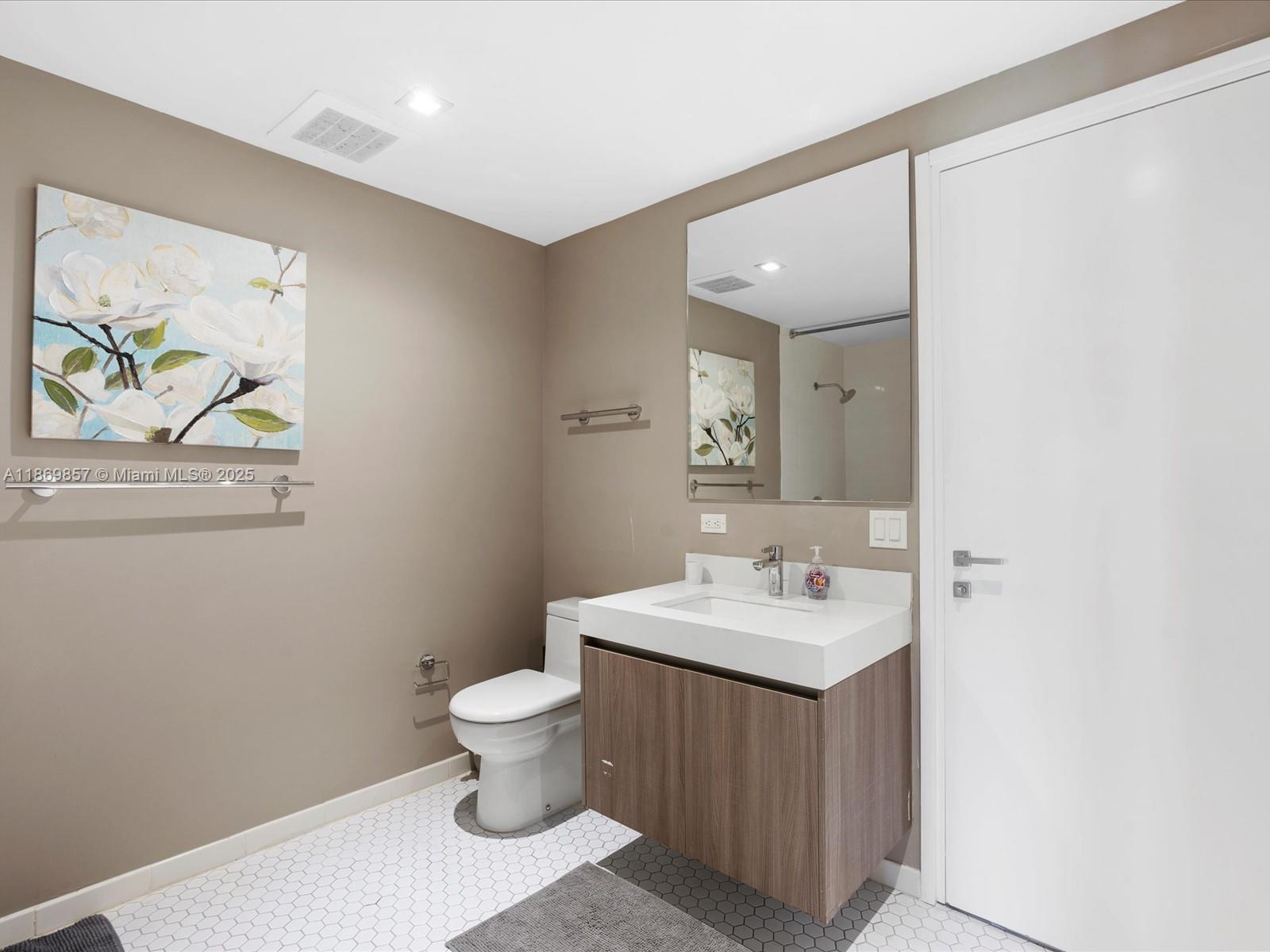 TIFFANY HOUSE CONDO - Residential