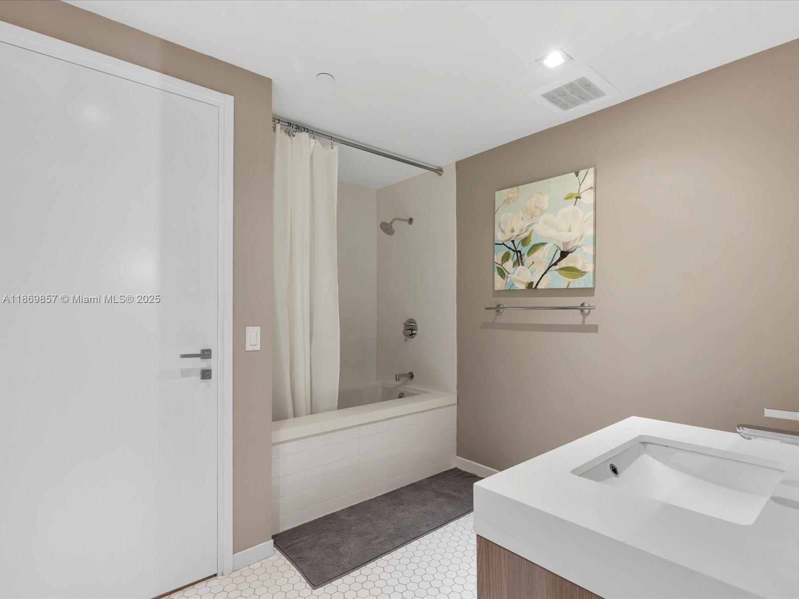 TIFFANY HOUSE CONDO - Residential