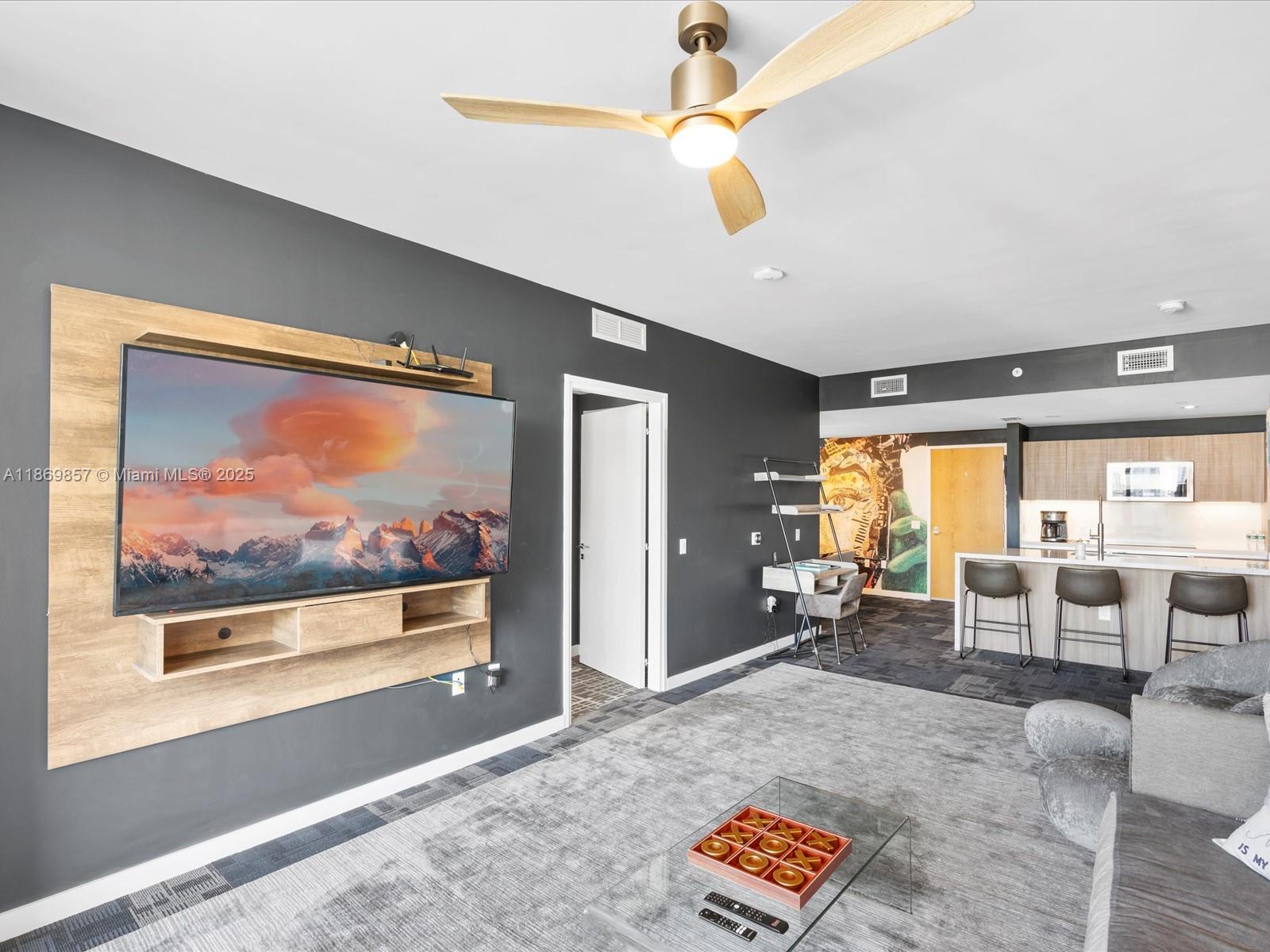 401 N Birch Rd 603