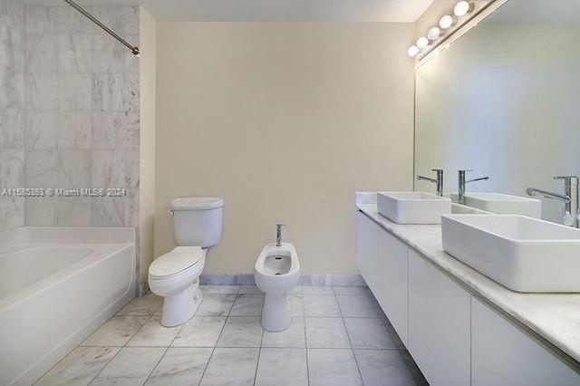 BLUE CONDO - Residential Lease