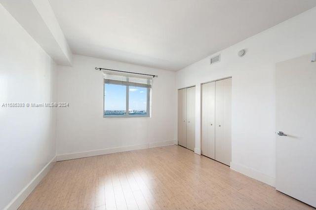 BLUE CONDO - Residential Lease