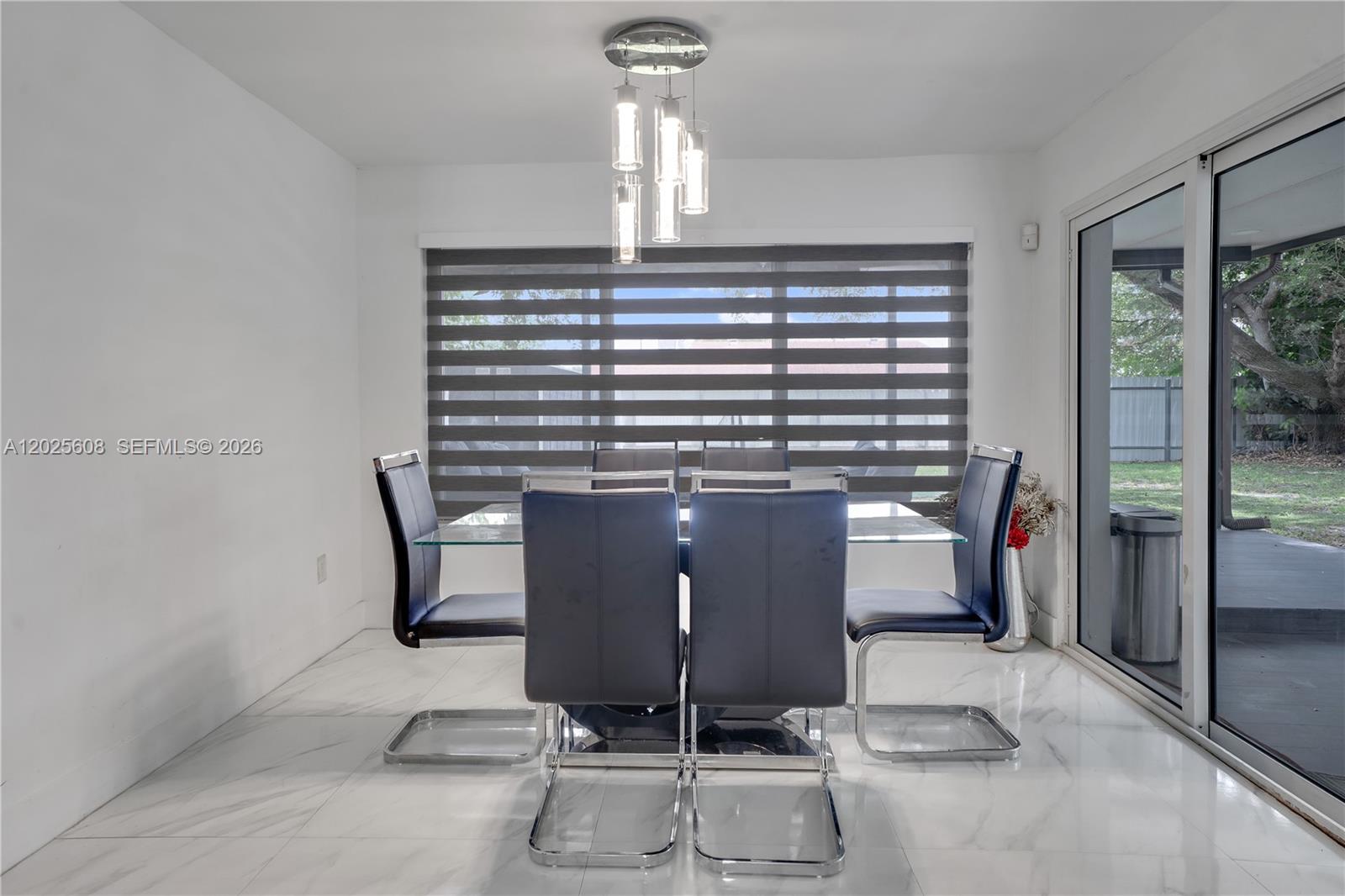PALM LANE VILLA NO 3 - Residential