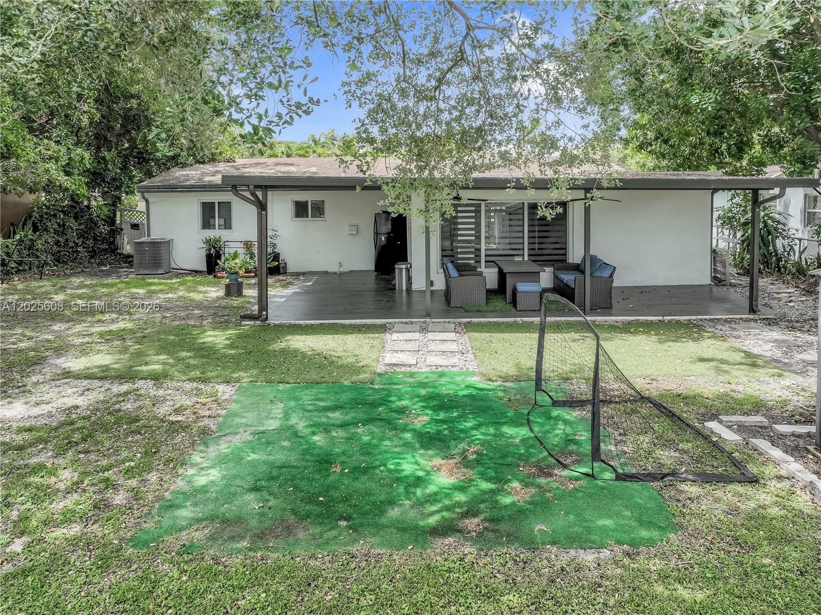 PALM LANE VILLA NO 3 - Residential