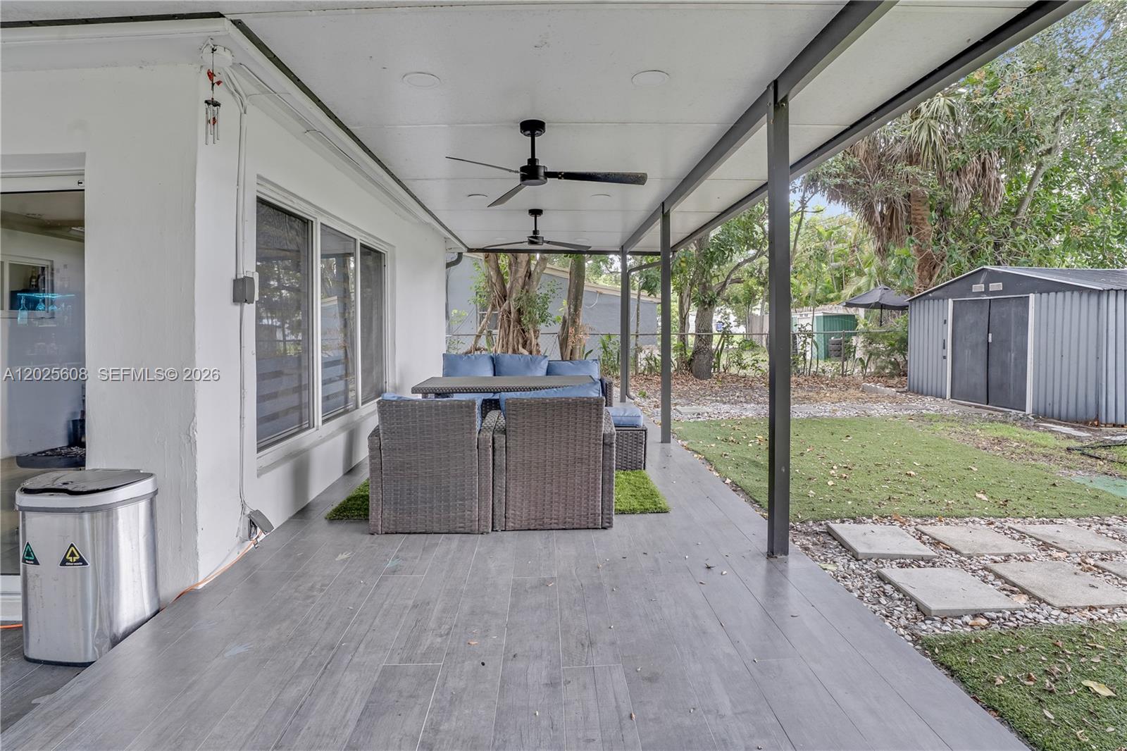 PALM LANE VILLA NO 3 - Residential