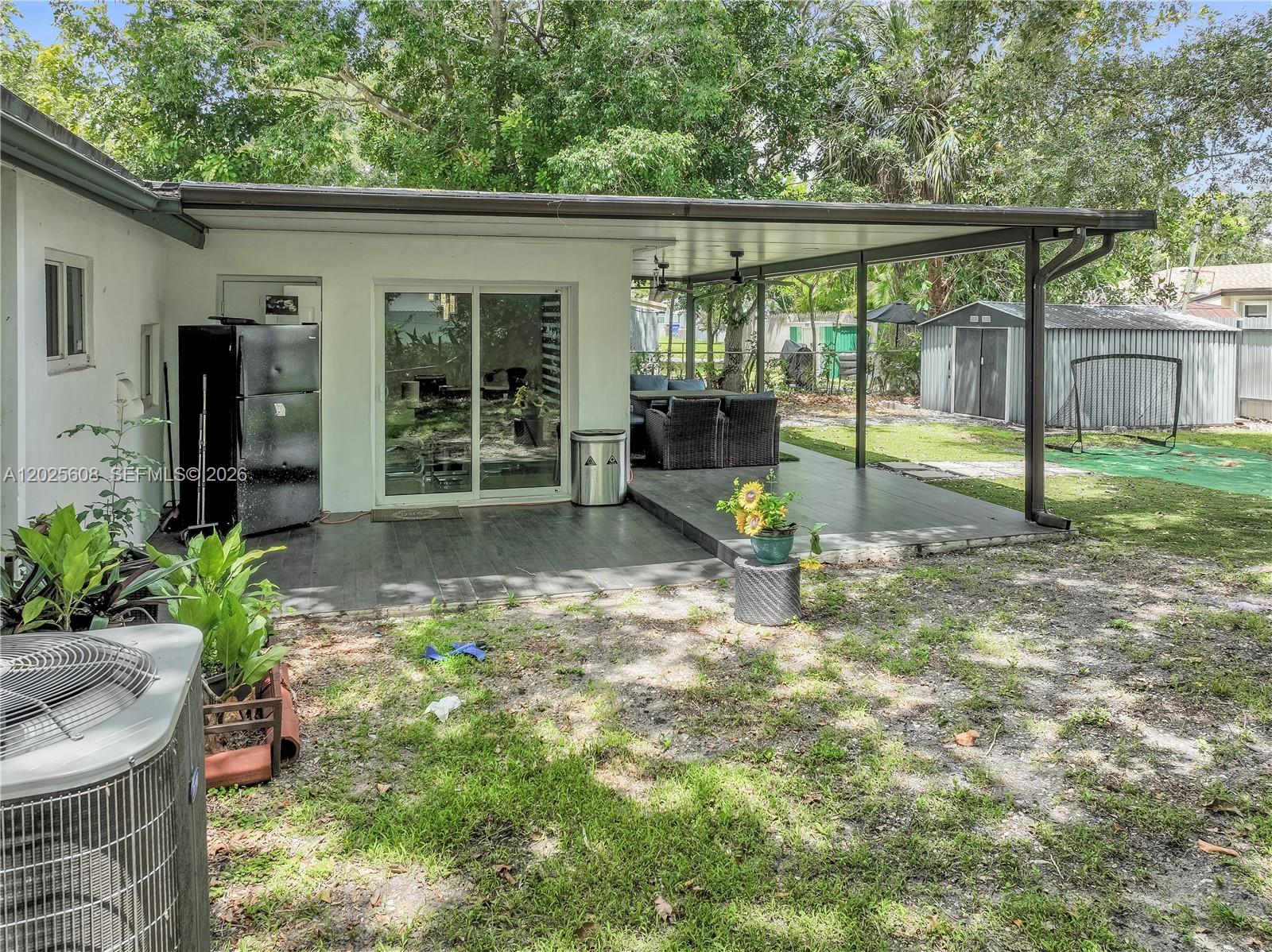PALM LANE VILLA NO 3 - Residential