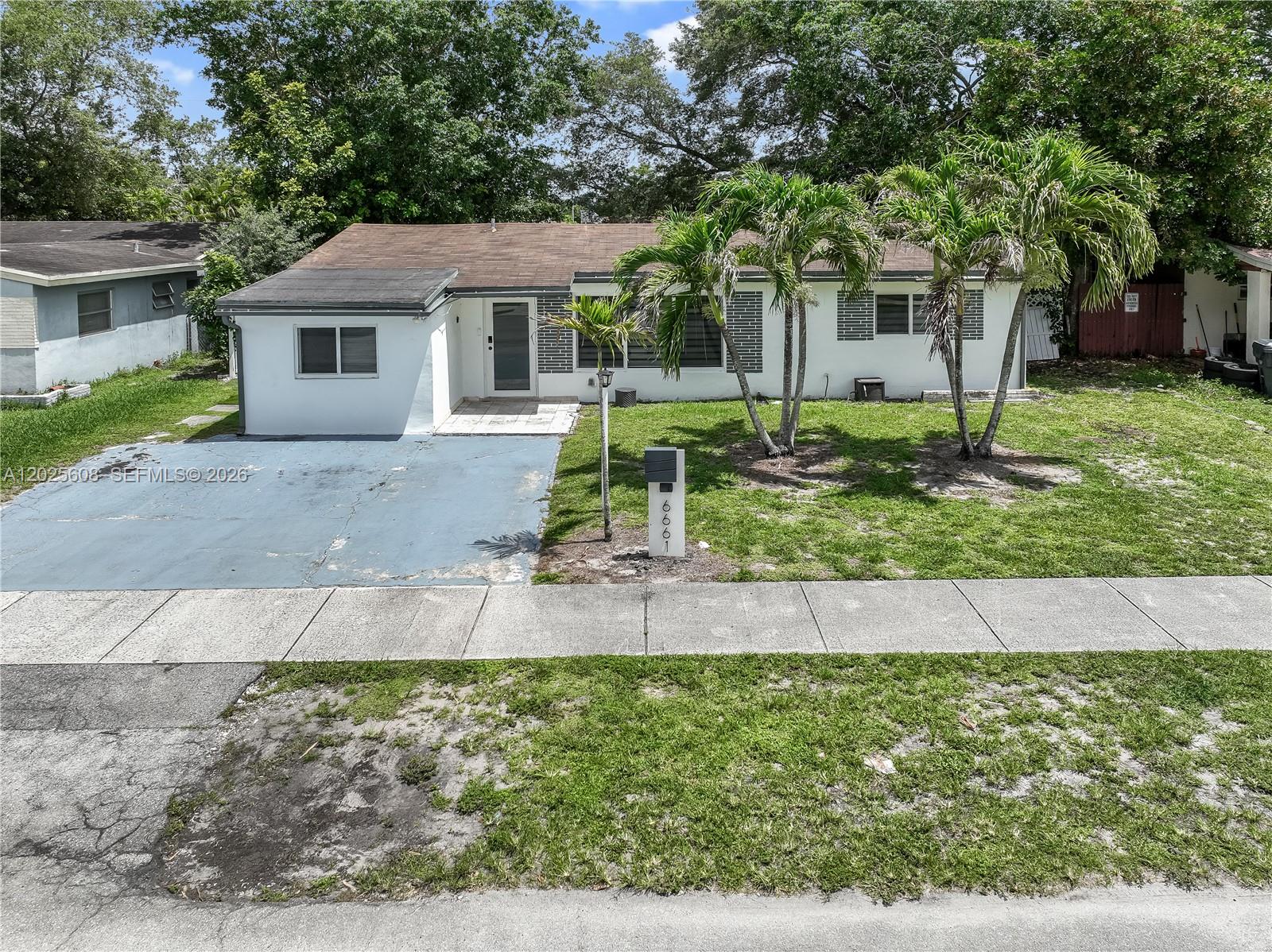 PALM LANE VILLA NO 3 - Residential
