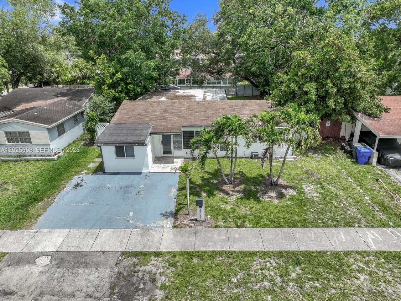 PALM LANE VILLA NO 3 - Residential