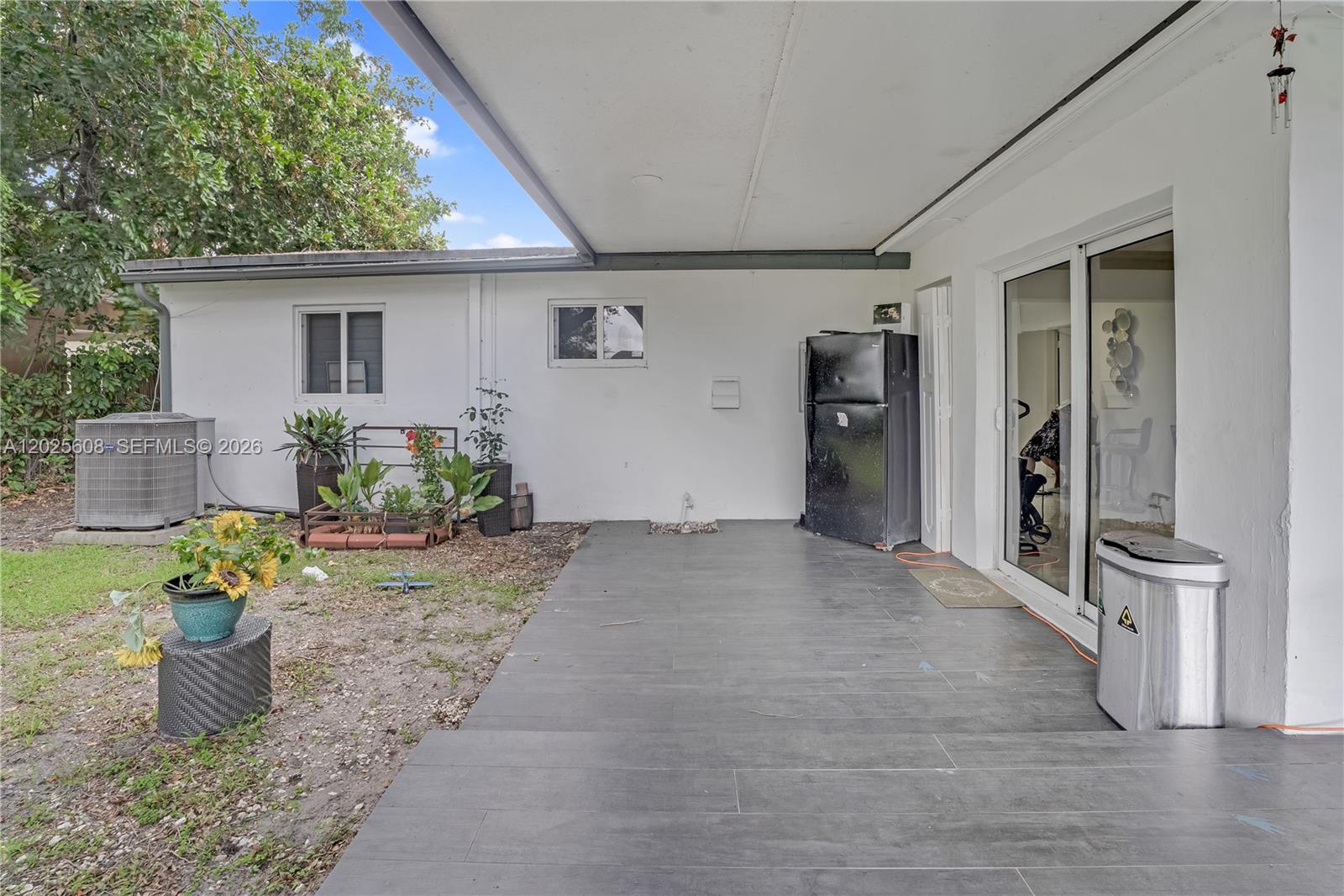 PALM LANE VILLA NO 3 - Residential