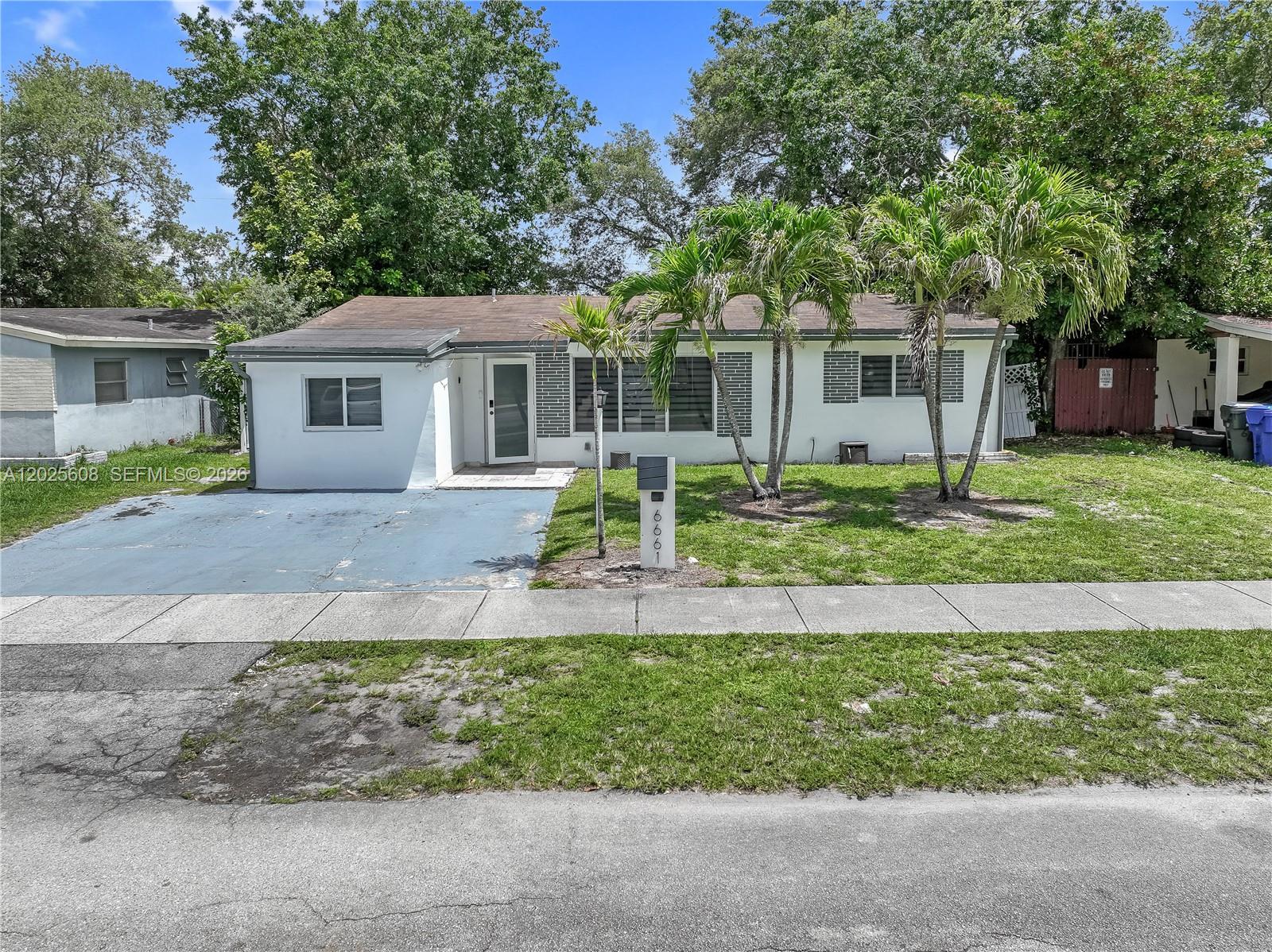 PALM LANE VILLA NO 3 - Residential