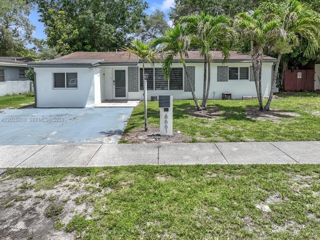 Photo of 6661 Douglas St, Hollywood, FL 33024 (MLS # A12025608)