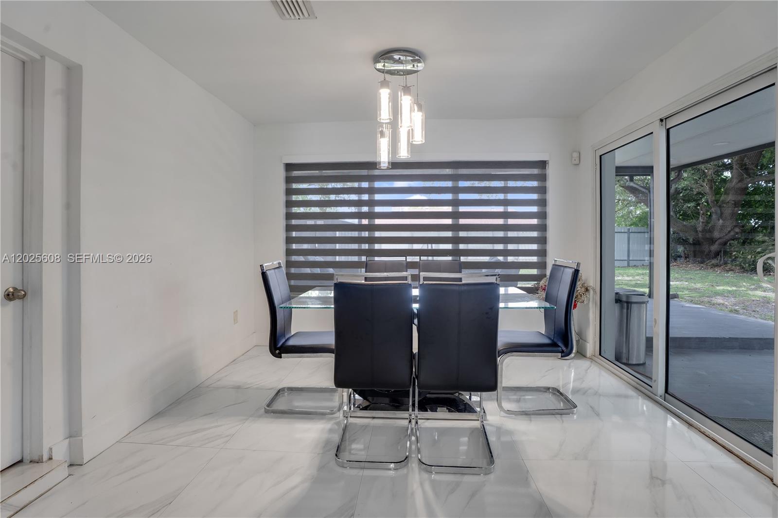 PALM LANE VILLA NO 3 - Residential