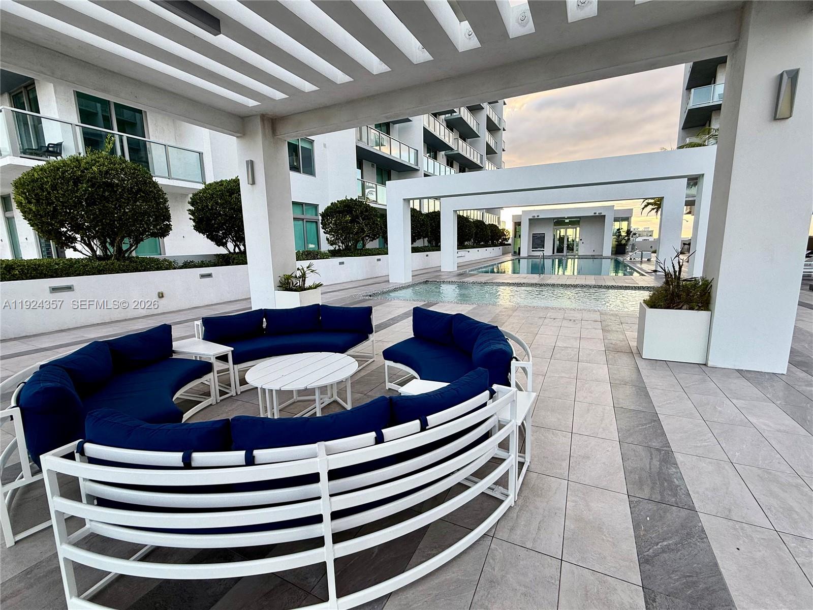 QUADRO CONDO - Residential