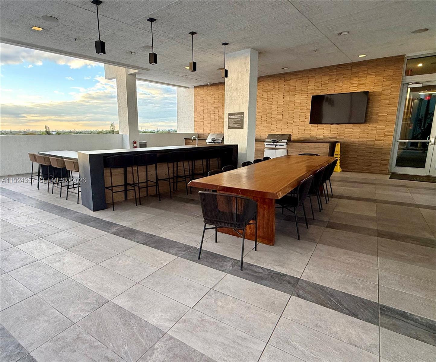 QUADRO CONDO - Residential