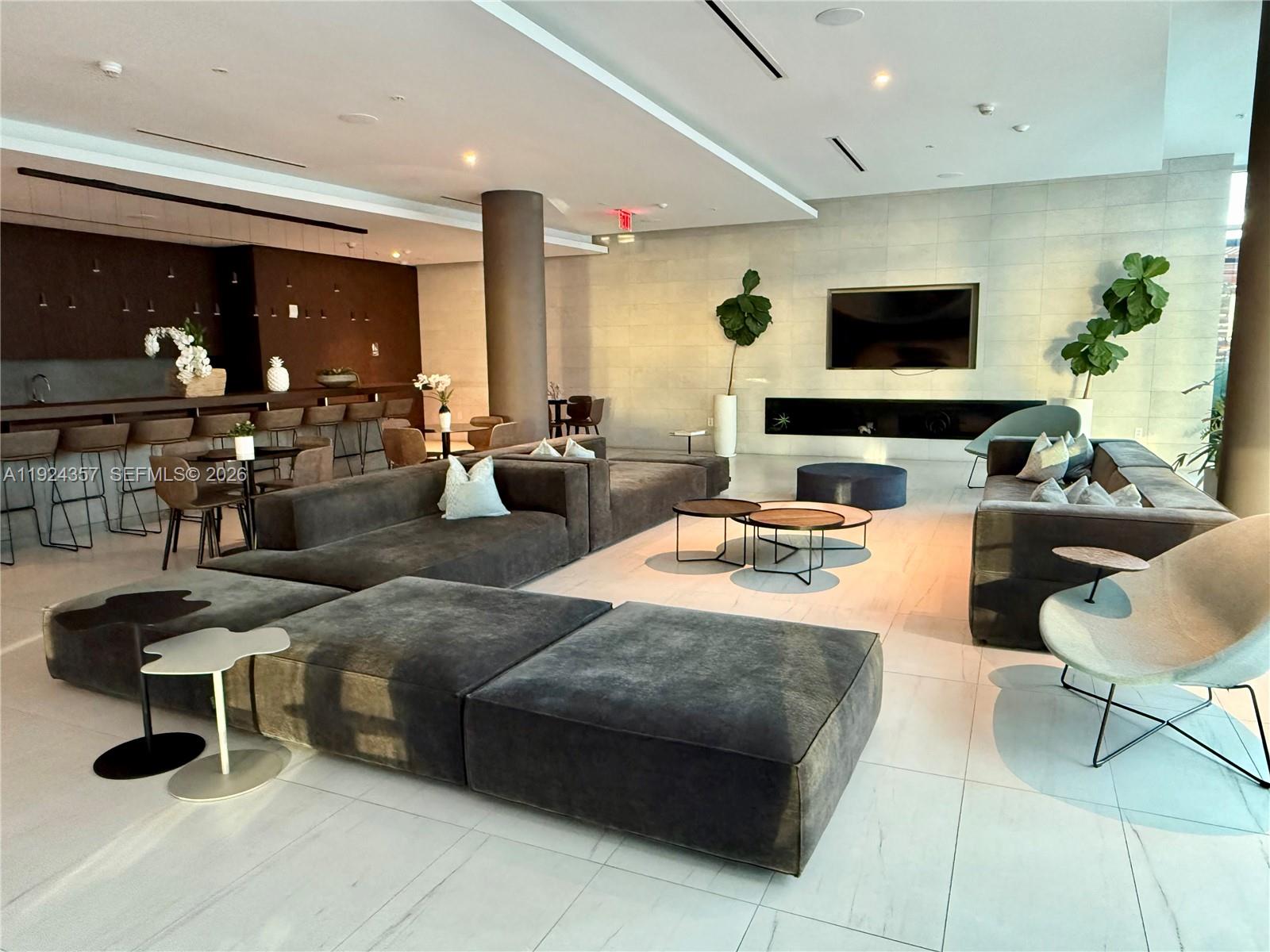 QUADRO CONDO - Residential