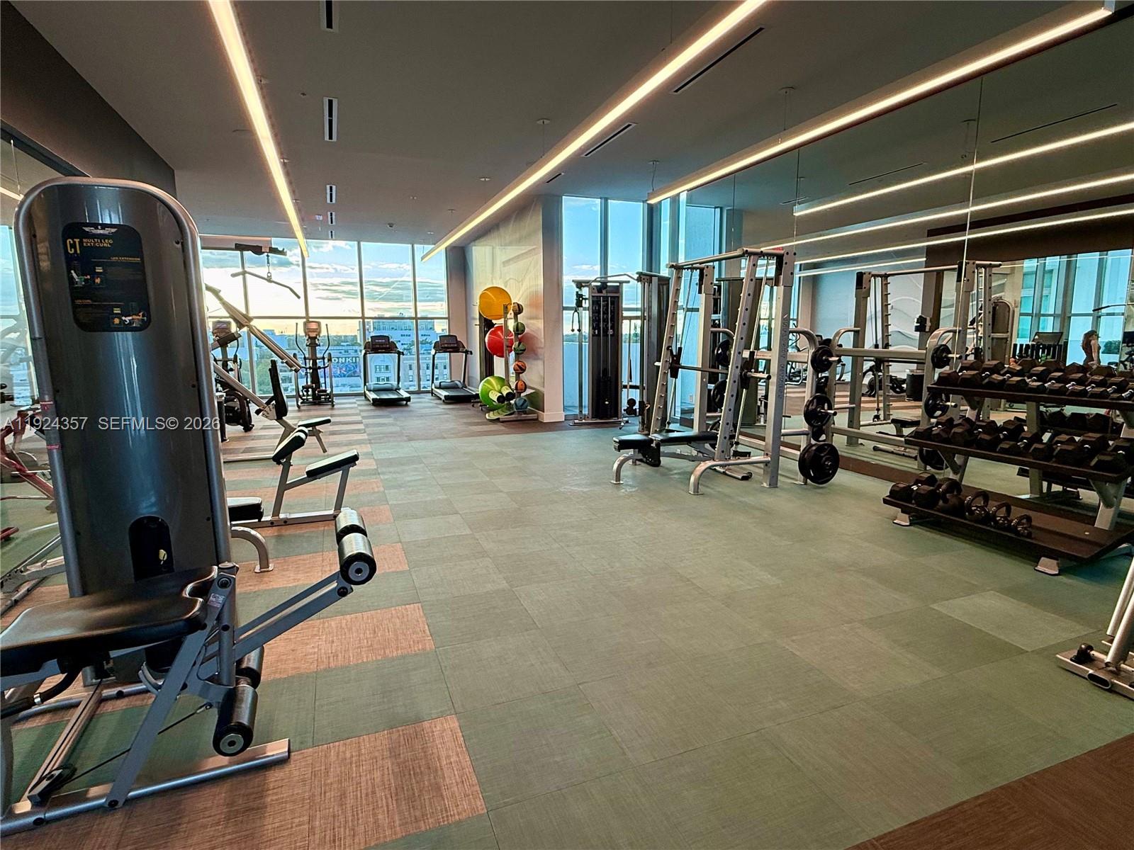 QUADRO CONDO - Residential