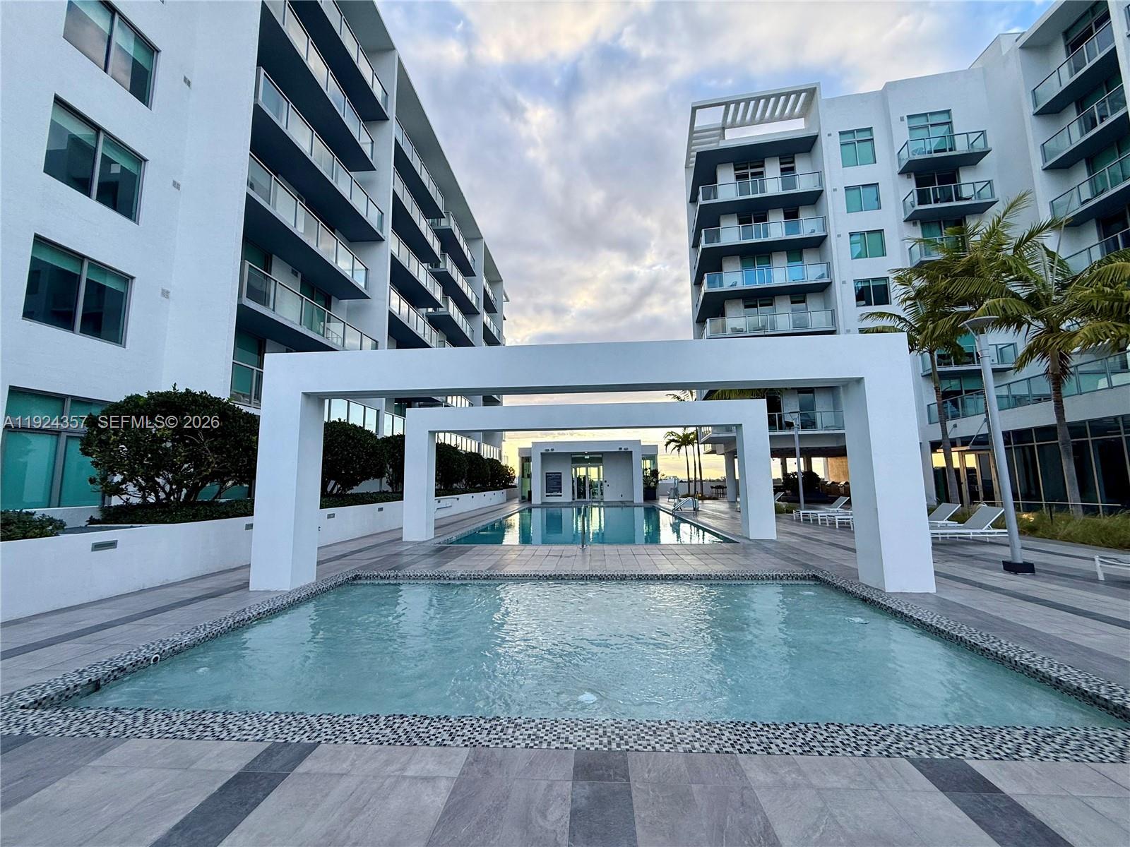 QUADRO CONDO - Residential