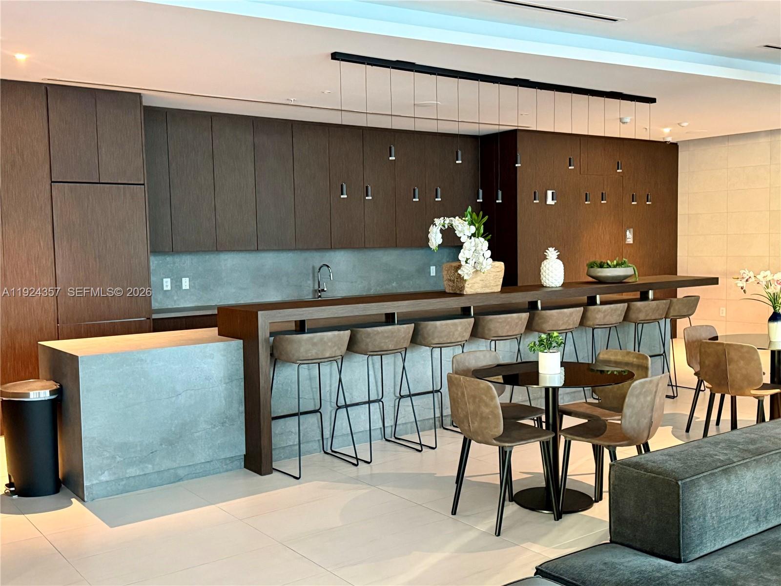 QUADRO CONDO - Residential