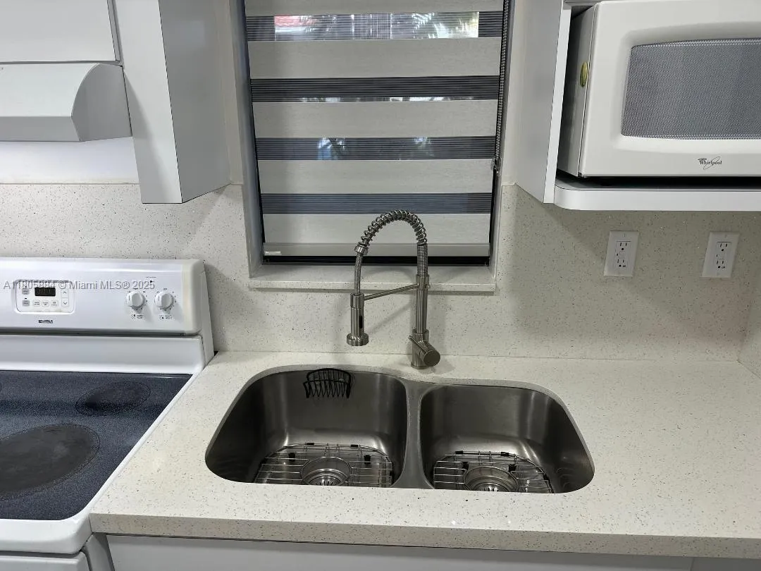 Miami, Florida 33183, United States, 2 Bedrooms Bedrooms, ,2 BathroomsBathrooms,Residential,Active,134301