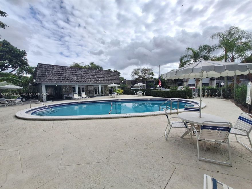 Oakland Shores is a private, gated condominium community located in Oakland Park, Florida. It's known for
offering a peaceful and secure environment for residents while also being close to the vibrant Fort Lauderdale
area. The community is conveniently close to major roads such as I-95, offering easy access to Fort Lauderdale,
beaches, shopping, dining, and entertainment. It's also a short drive to the Fort Lauderdale International Airport
and the famous Las Olas Bvld. Oakland Shores is a pet-friendly community. The apartment is spacious with
remodeled Kitchen and bathrooms. Stainless steel appliances. Private screened balcony overlooking the garden.
Comes with 1 assigned parking. The complex includes features like community pool, fitness center, Clubhouse for
gatherings or events, etc.