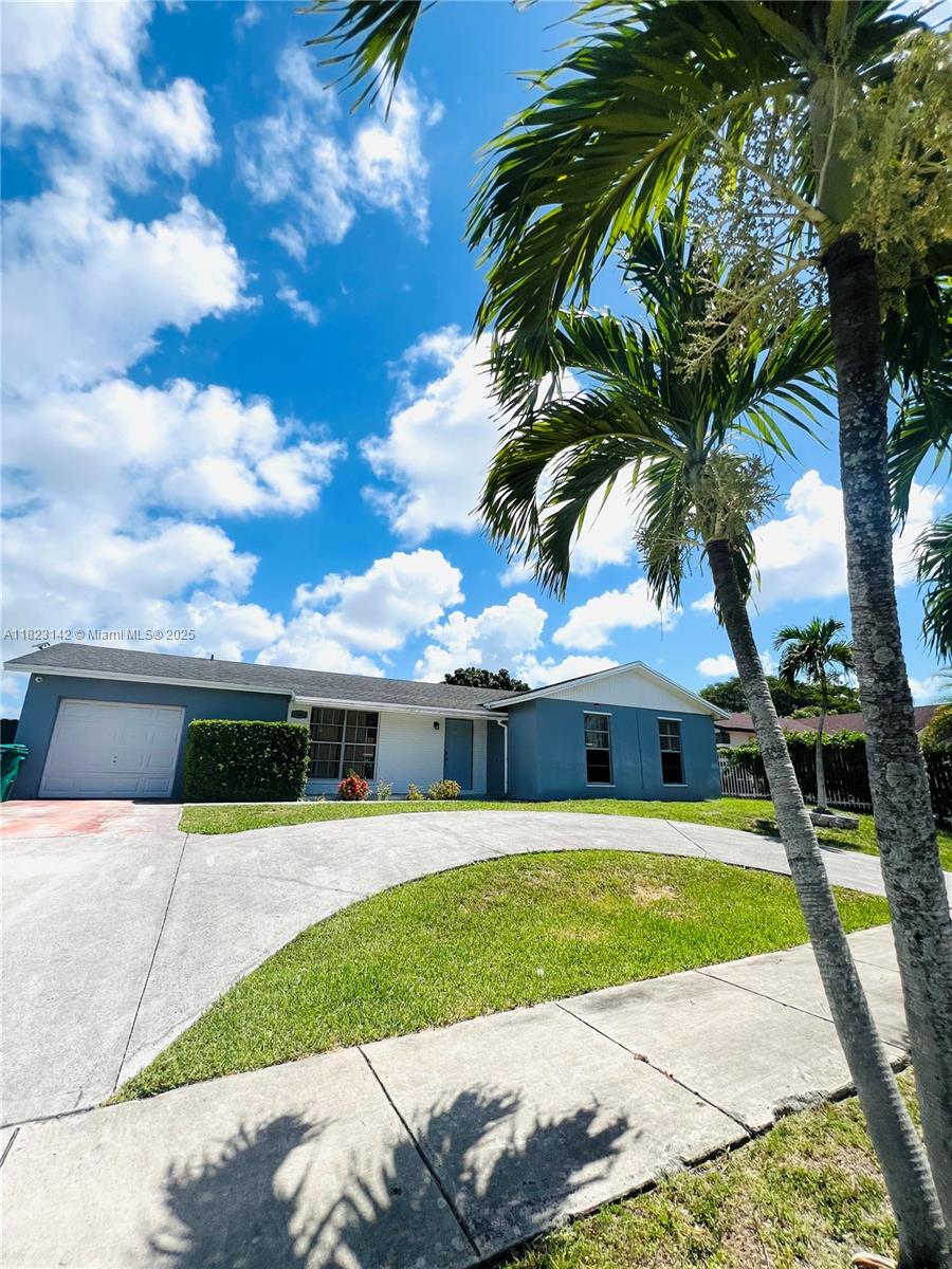 13065 Sw 263rd Ter, Homestead, Miami-Dade County, Florida - 3 Bedrooms  
2 Bathrooms - 