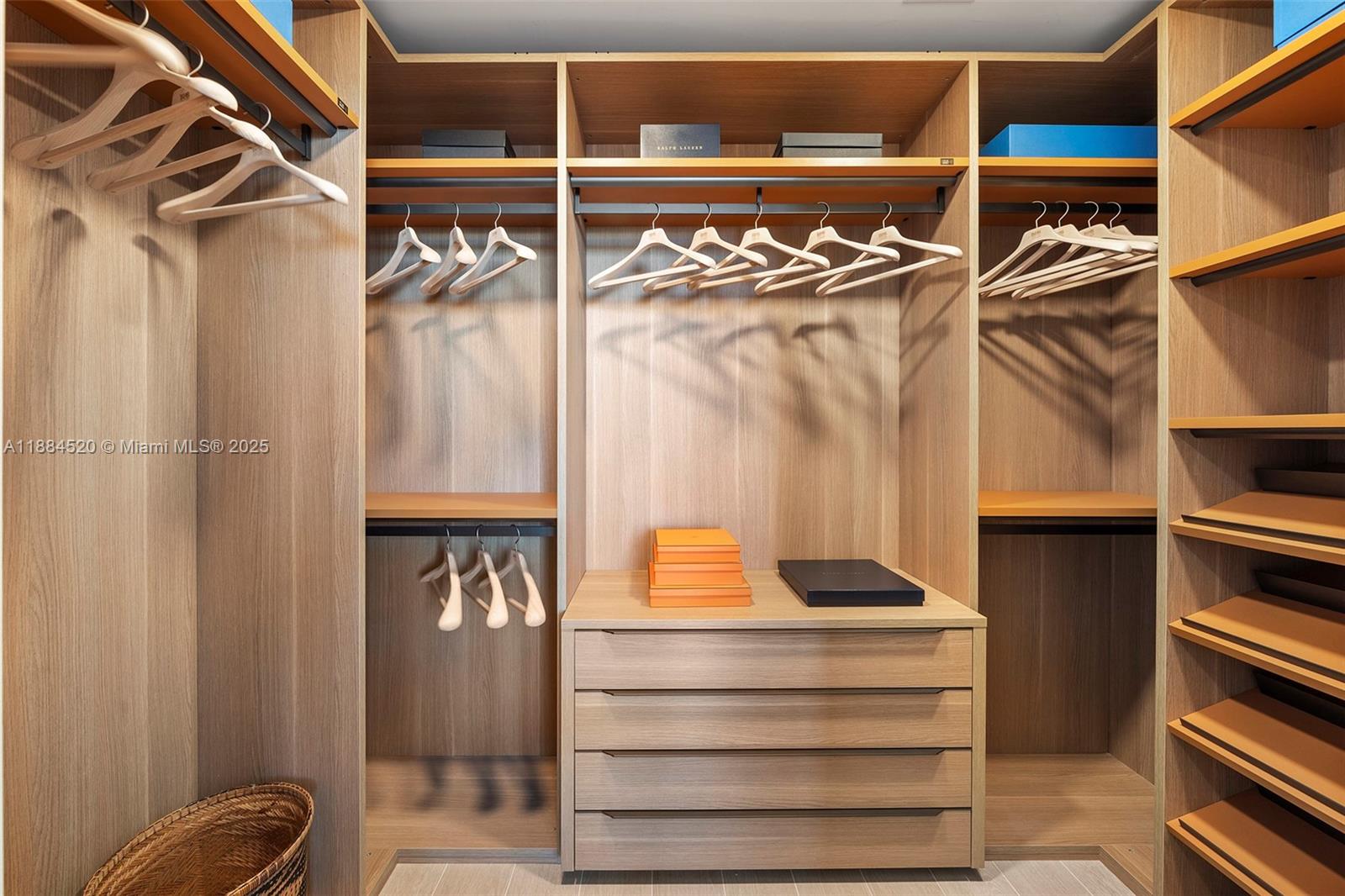 FIVE PARK - Residential