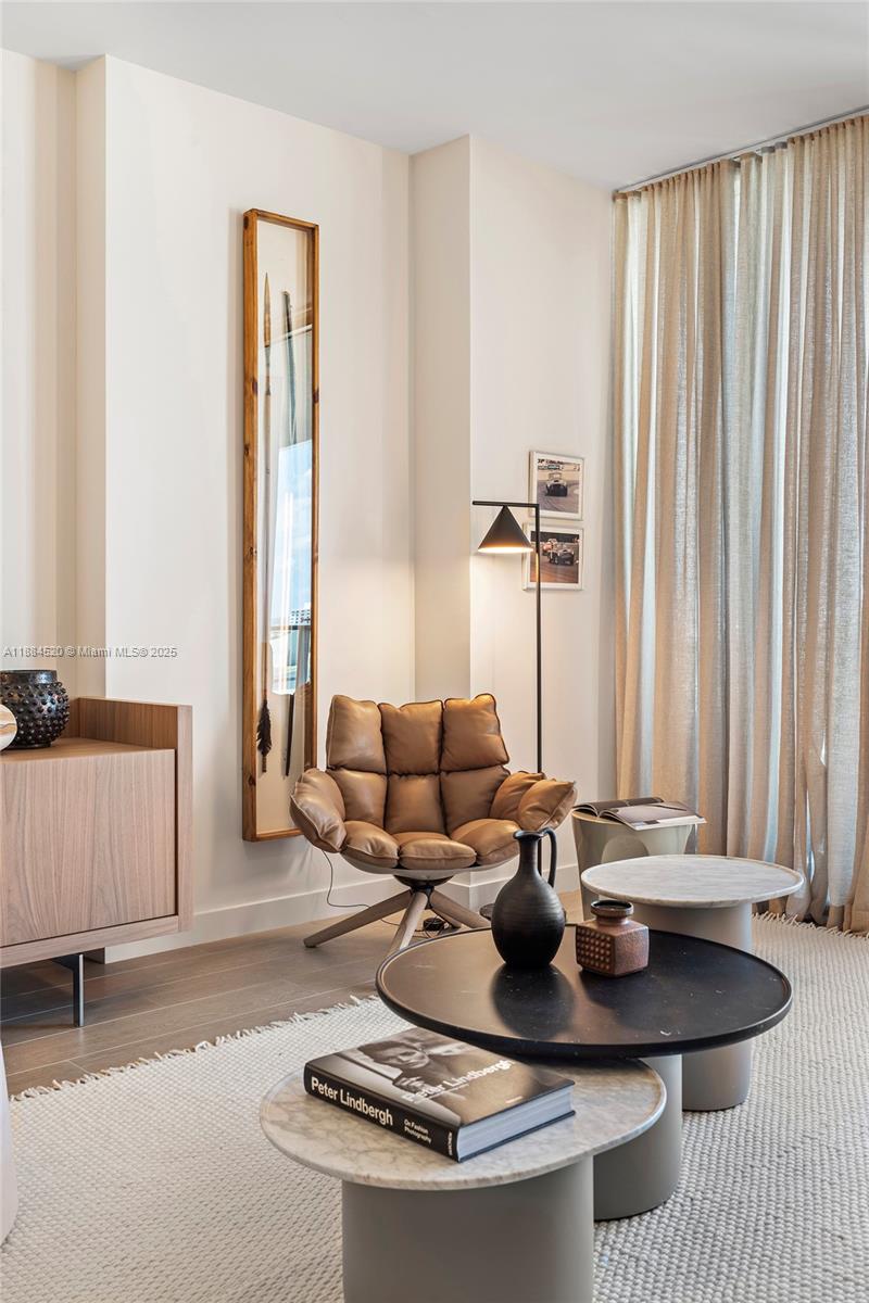 FIVE PARK - Residential