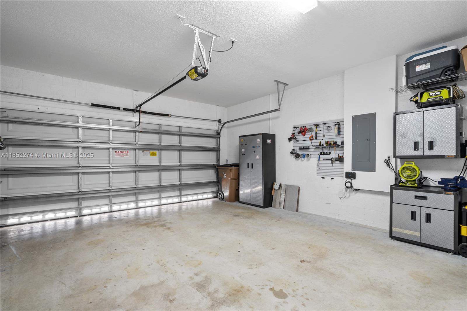 CRYSTAL LAKE 1ST SEC - Residential