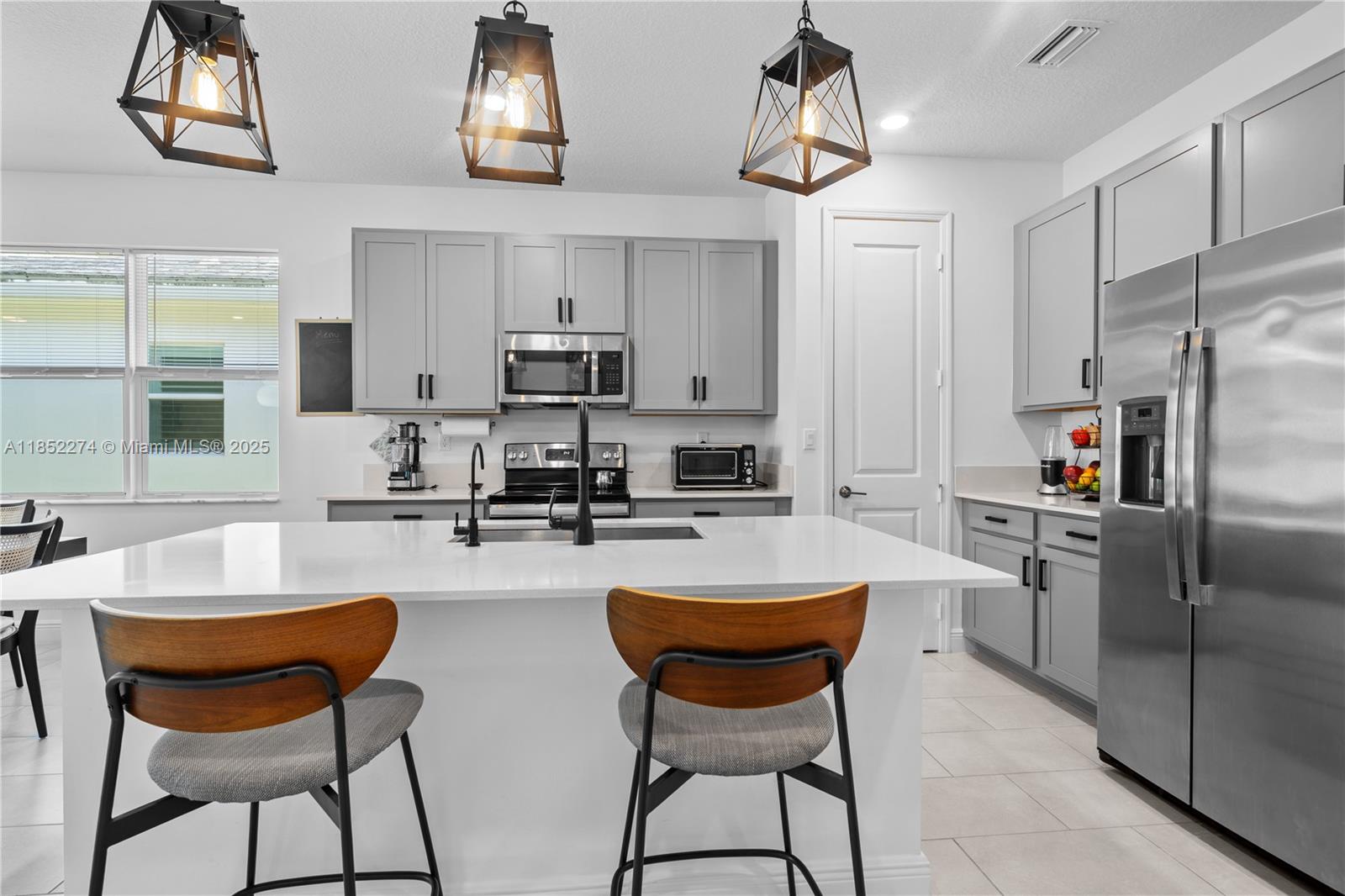 CRYSTAL LAKE 1ST SEC - Residential