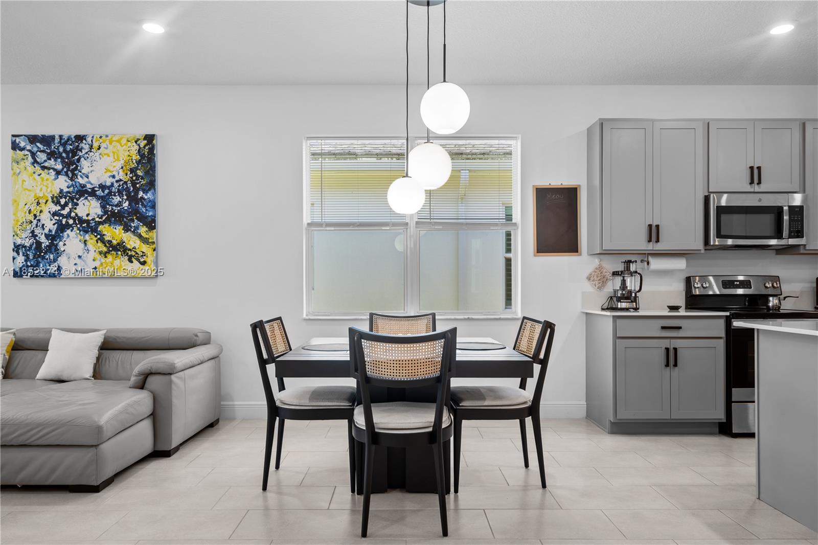 CRYSTAL LAKE 1ST SEC - Residential