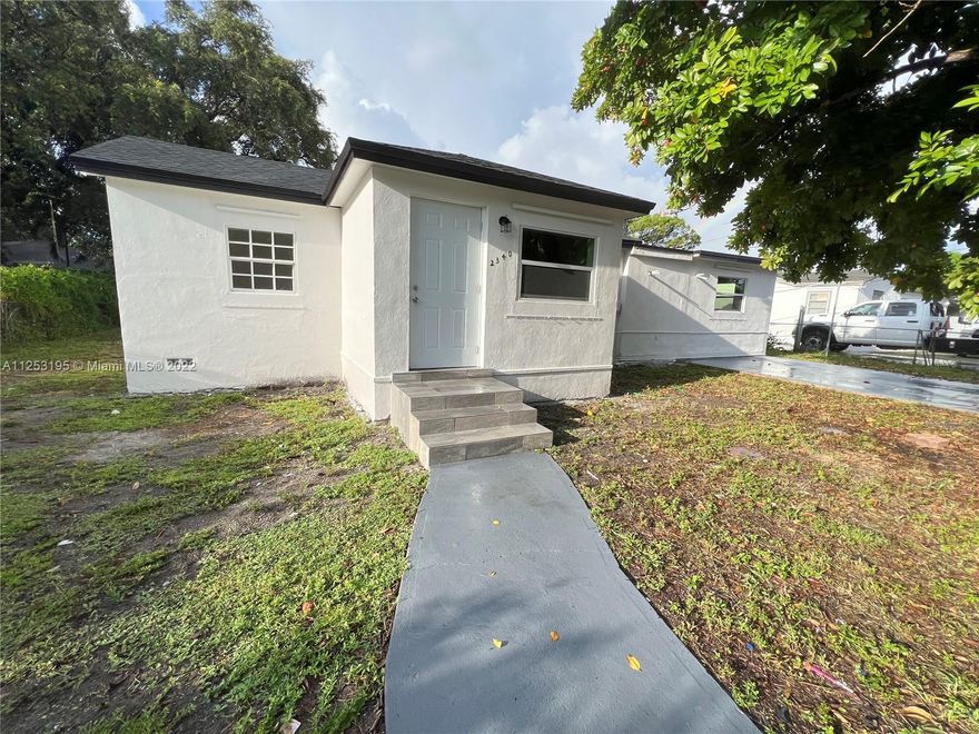 Amazing investment opportunity!! Perfect for first time home buyers and/or investors. Features 4 bedrooms/ 2 bathrooms. Completely renovated with new roof, A/C units, bright kitchen, tiled throughout and new bathrooms. Ideal floor plan to divide as a 2/1 on each side. Neighborhood is zoned Duplex which allows for easy conversion to multi-family use.