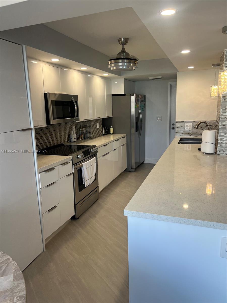 LAKE POINT TOWER CONDOMIN - Residential