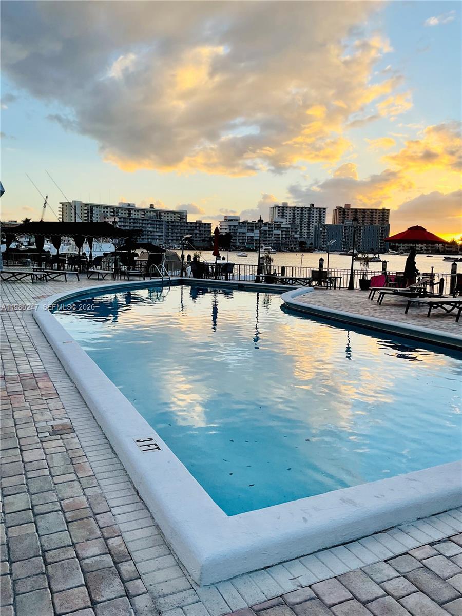LAKE POINT TOWER CONDOMIN - Residential