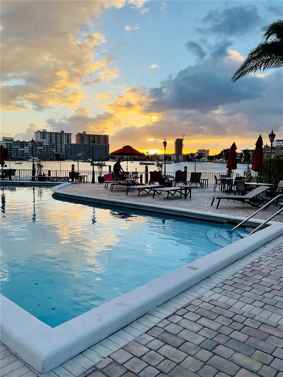 LAKE POINT TOWER CONDOMIN - Residential