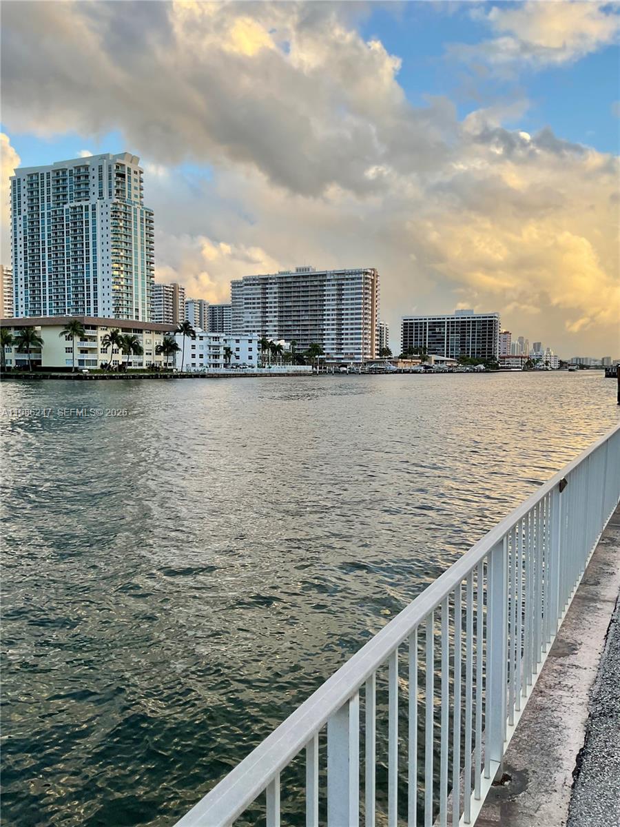 LAKE POINT TOWER CONDOMIN - Residential