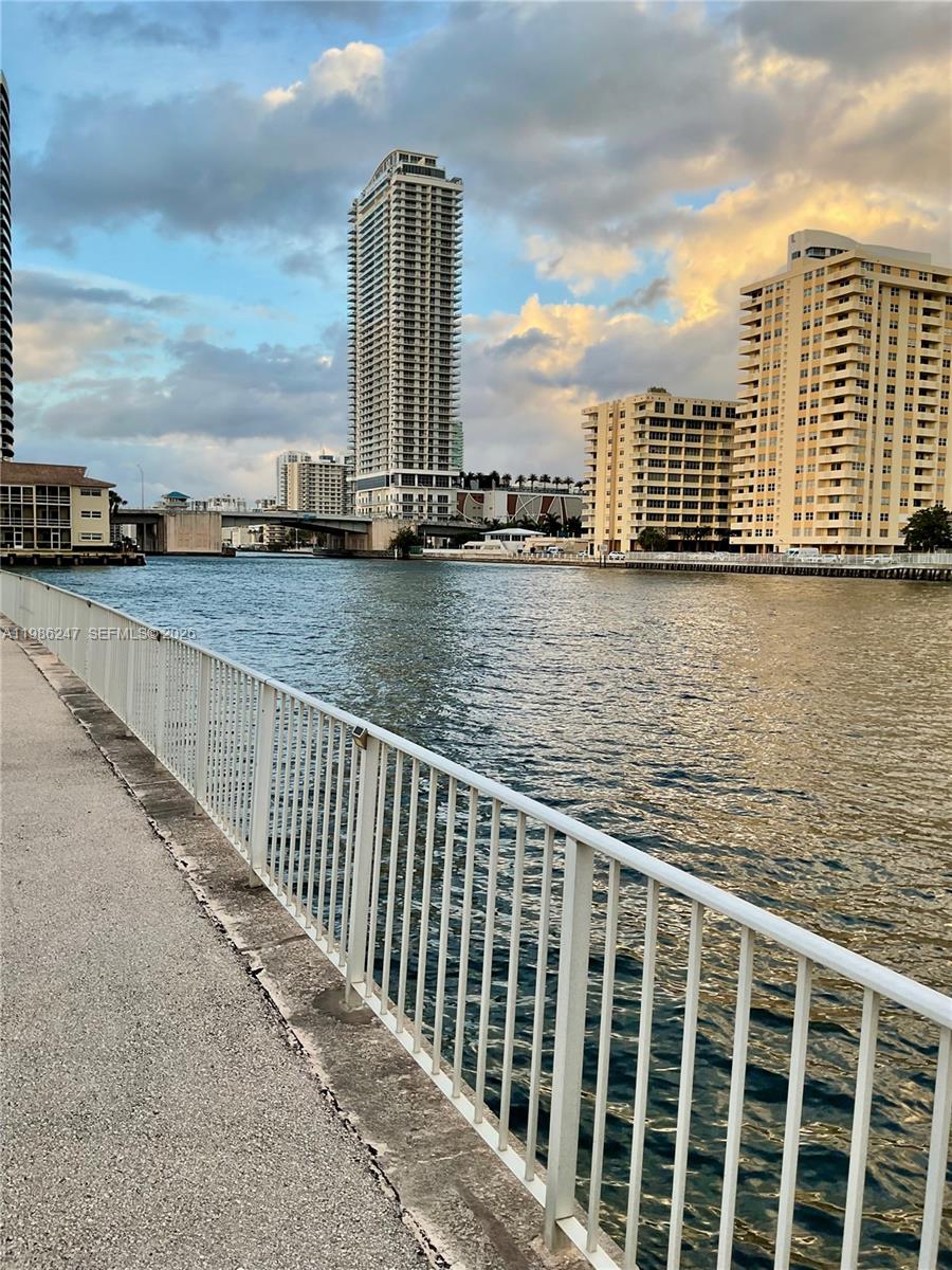 LAKE POINT TOWER CONDOMIN - Residential