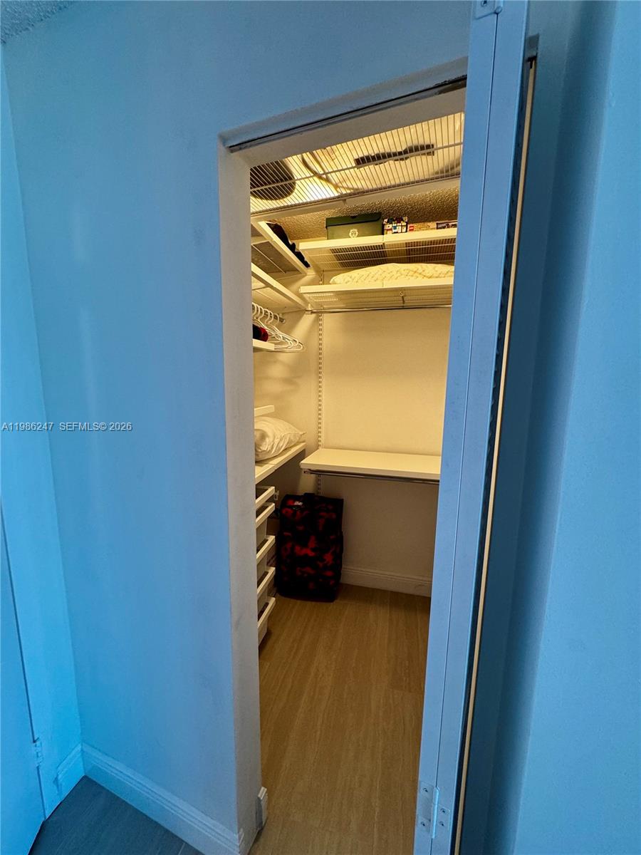 LAKE POINT TOWER CONDOMIN - Residential