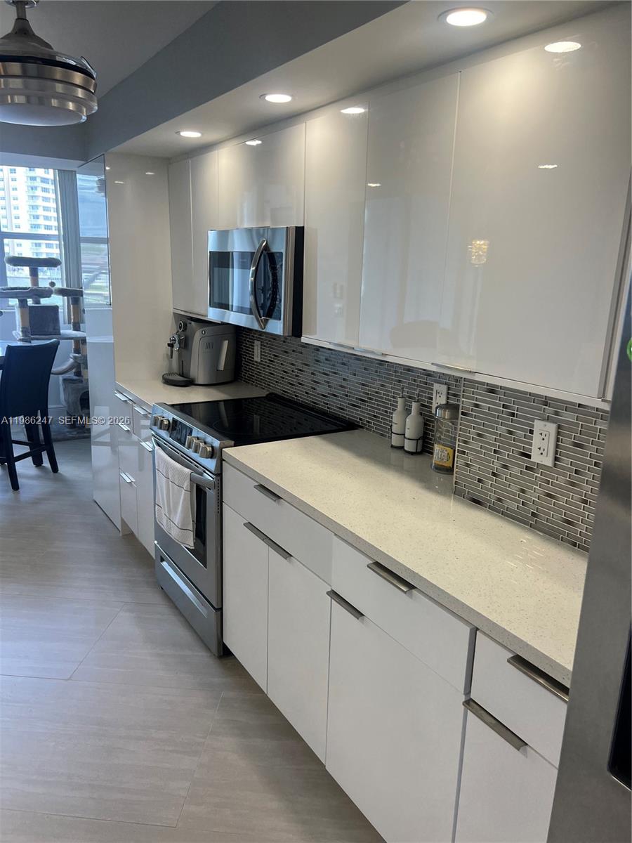 LAKE POINT TOWER CONDOMIN - Residential