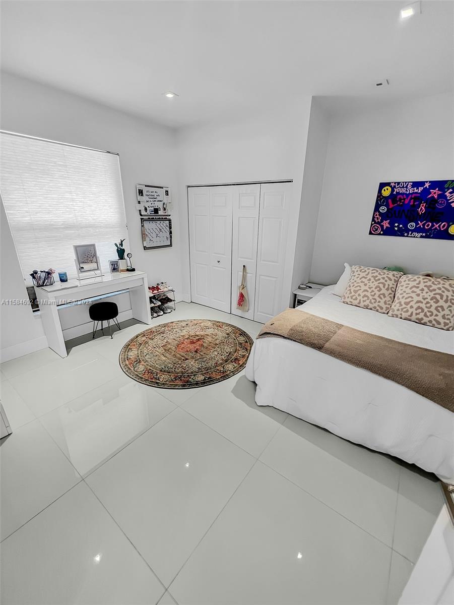 COUNTRY ISLES - Residential