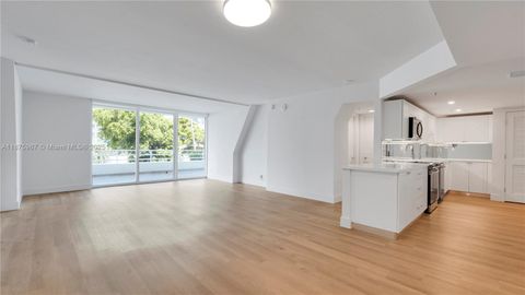 555 NE 34th St 1405 Miami FL 33137