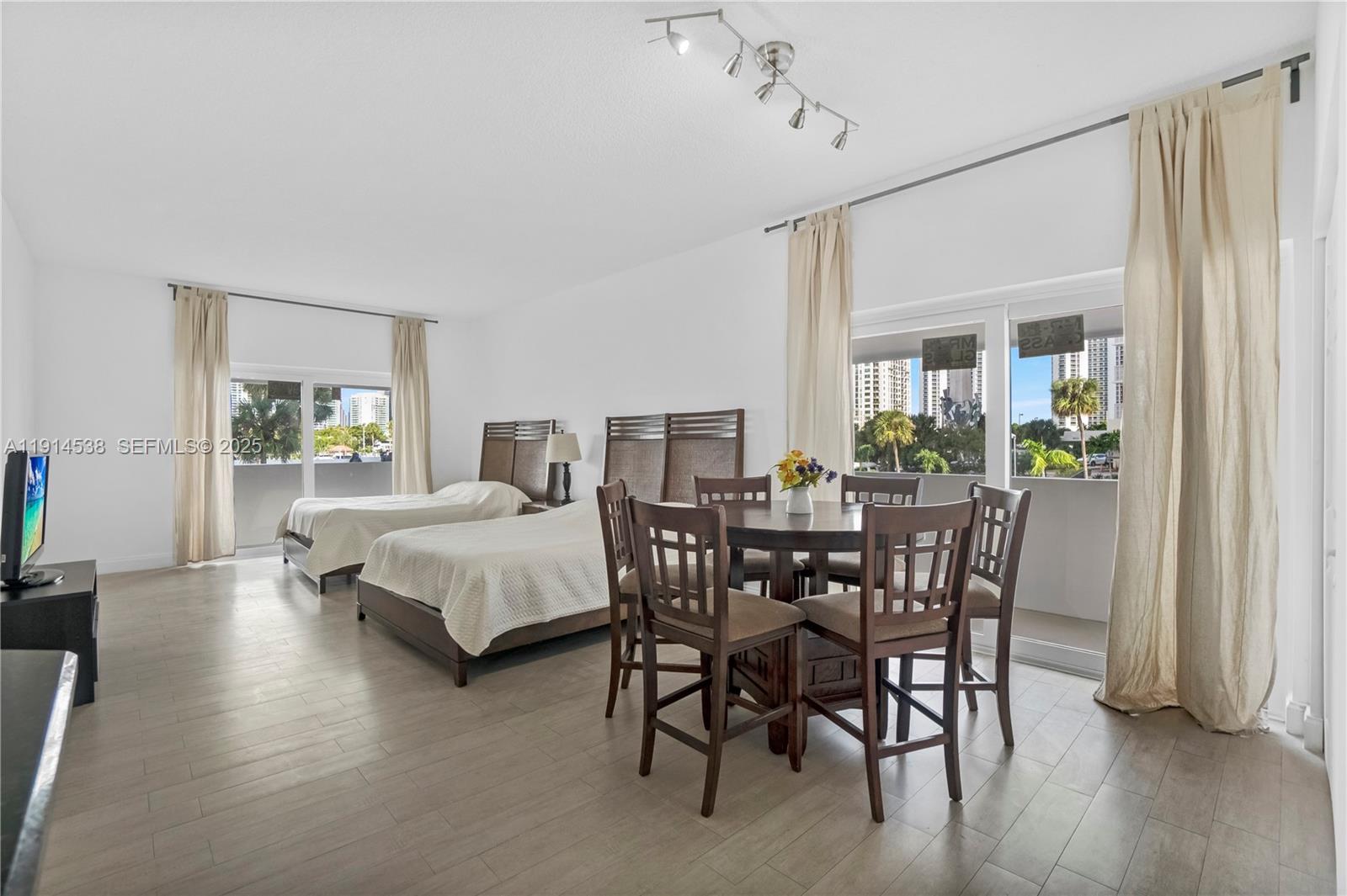 ARLEN HOUSE WEST CONDO - Residential